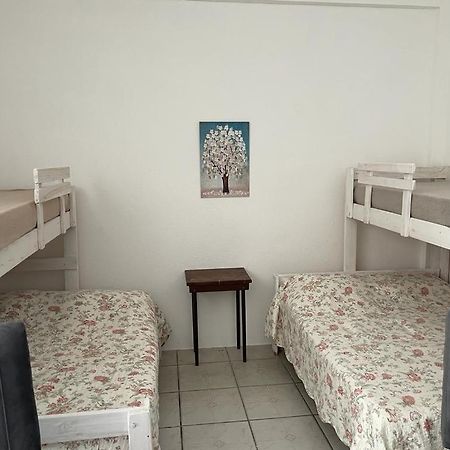 Апартаменти Kitnet Quatro Ilhas Бомбіняс Екстер'єр фото